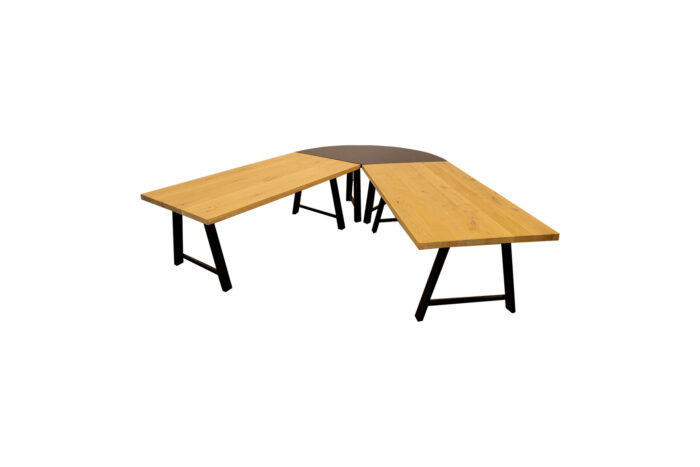 Brooklyn conferentie V-tafel laag met A-vorm poten - klein L290xB340xH76